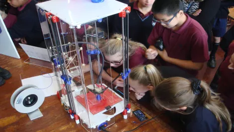 Hutt intermediate students fascinated by the 3d delta printer in action