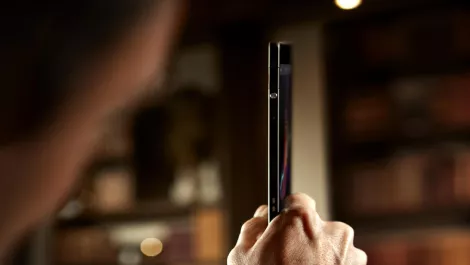 Xperia tablet z side profile 1