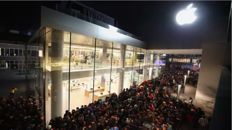 China apple queues 1