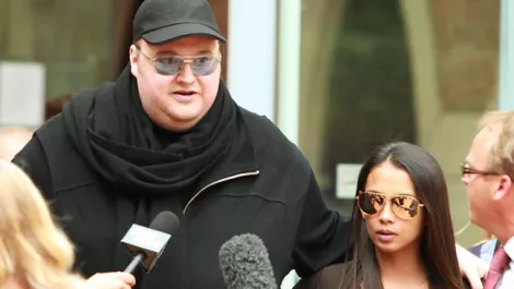 Kim dotcom mona schmitz a h
