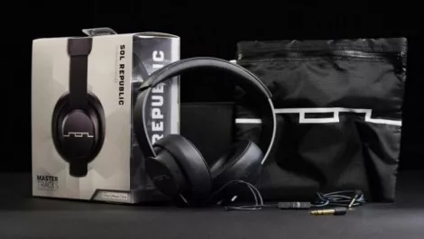 Resizedimage600396 sol republic master tracks over ears headphones full 610x403 c