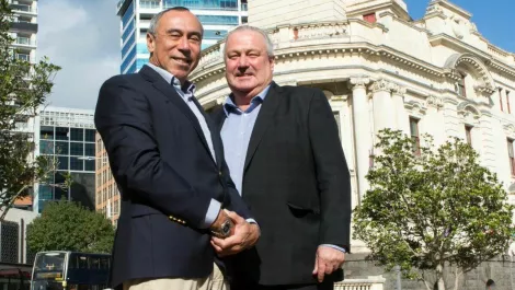 Dci chief executive ausnz malcolm roe with auckland deputy mayor bill cashmore 1