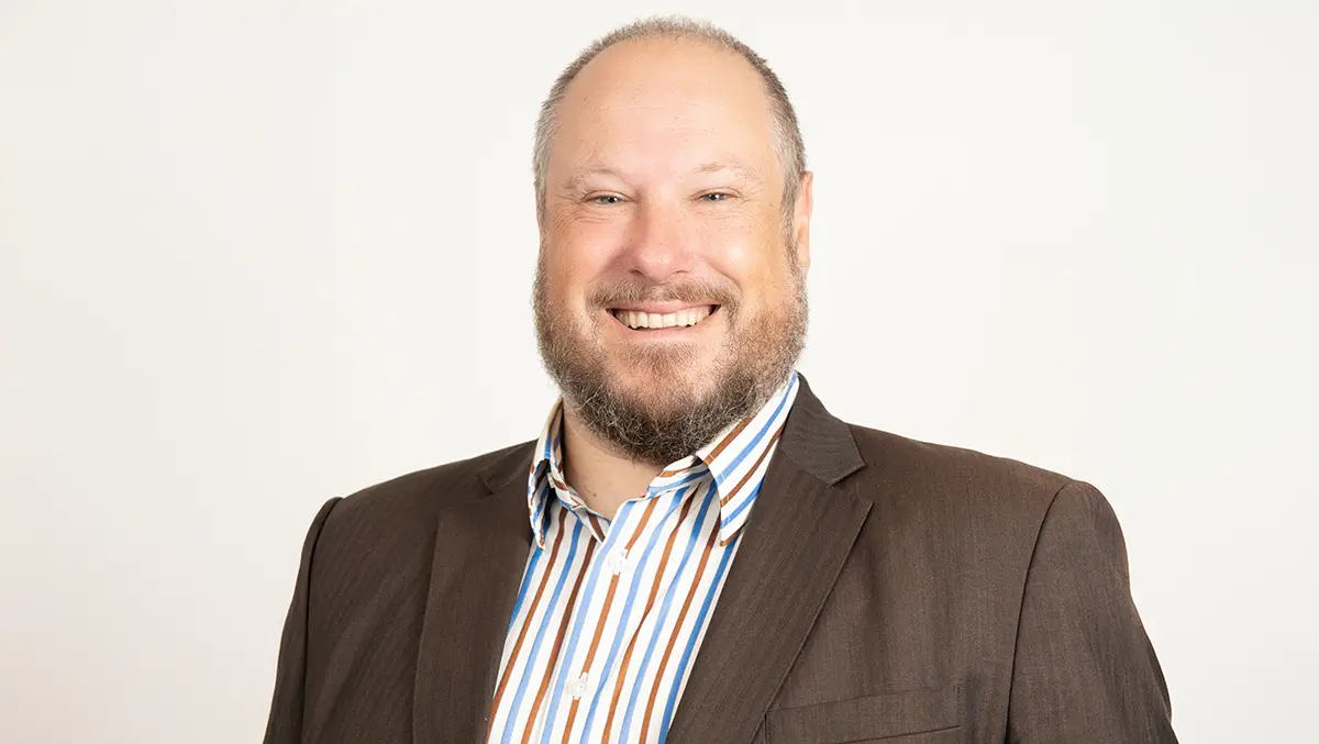 Ps deane headshot 4